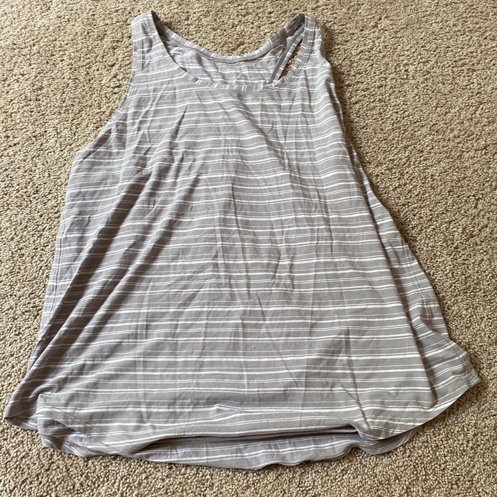 Never worn lulu tank size 14